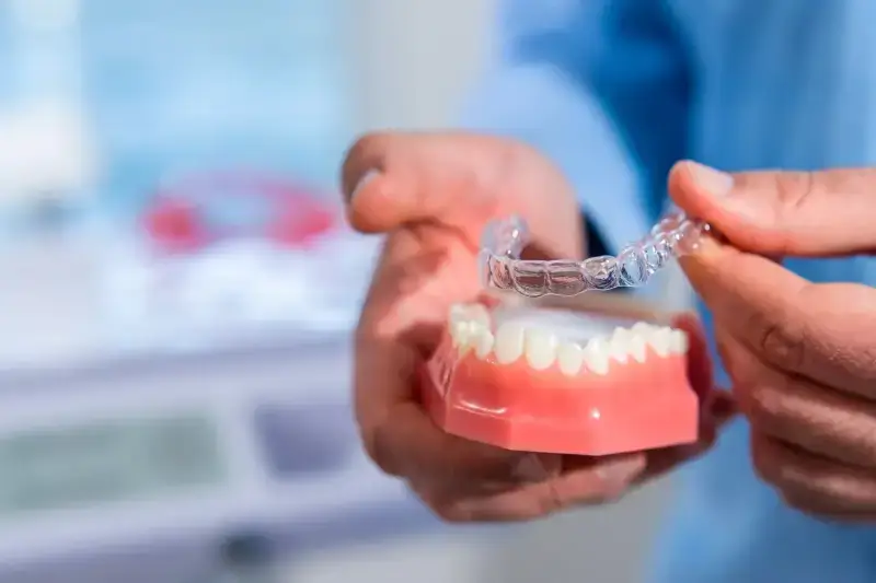 Czy można pić w nakładkach Invisalign?